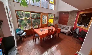 Casa en venta de 4 dorm. 4 baños,2 estacionamientos