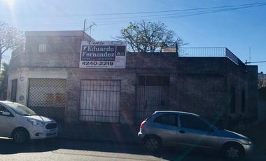 Casa con salida a 3 calles