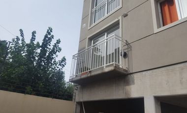 Centenario 555 - Departamento 1/2 amb contrafrente con balcon.