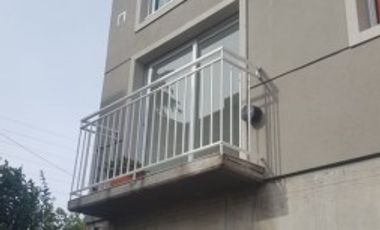 Centenario 555 - Departamento 1/2 amb contrafrente con balcon.