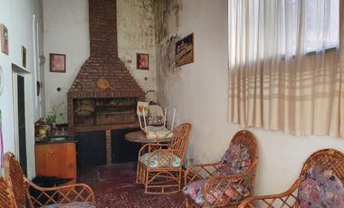 Casa, 3 Ambientes, Hermoso Jardin, Parrilla, Amplia Cochera.