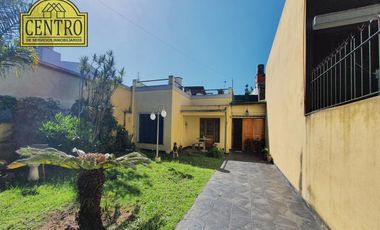 Casa, 3 Ambientes, Hermoso Jardin, Parrilla, Amplia Cochera.