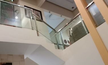 DIJUAL RUMAH EKSLUSIF 2,5 LANTAI BANGUNAN TAHAN GEMPA 10 SR