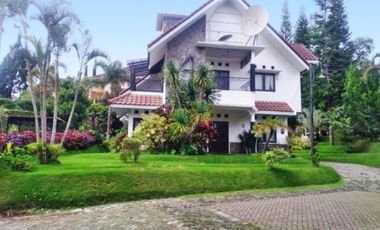Rumah Villa + Kolam Luas 722 di Kusuma Agro kota Batu Malang