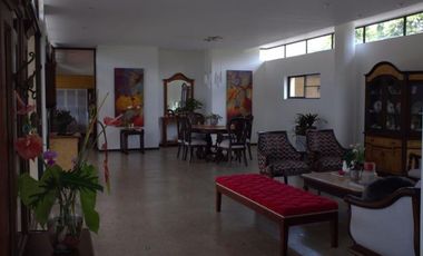casa en venta en las mercedes. Cod V8700