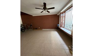 CASA EN VENTA EN UN NIVEL FRACC. FRAMBOYANES