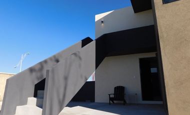 Preciosa Casa Tipo Duplex en San Isidro Juriquilla, Planta Baja, Gran Ubicación