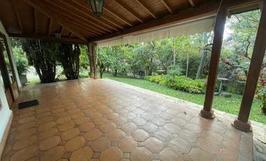 casa en arriendo en loma de las brujas. Cod A55612