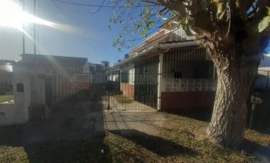 Casa en venta - 2 dormitorios 2 baños - 200mts2 totales - San Clemente Del Tuyú