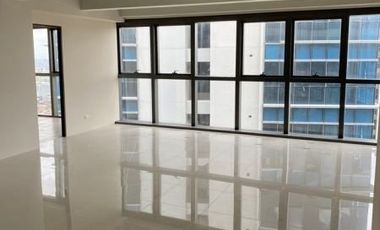 Penthouse Condo unit FOR RENT in BGC 5 Bedrooms!