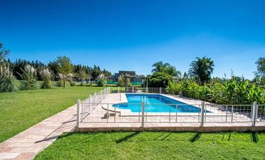VENTA  -  CASA 5 DORMITORIOS CON PISCINA Y 2 COCHERAS  - PUERTO ROLDAN