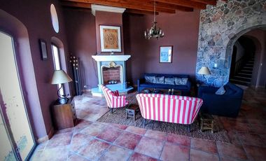 Hermosa Residencia Elegante Amueblada en privada con acceso controlado.