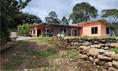 VENDO CASA RODEADA DE NATURALEZA BOQUETE