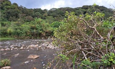 VENDO CASA RODEADA DE NATURALEZA BOQUETE