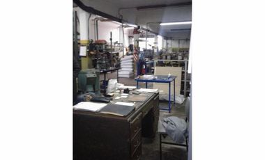 GALPÓN EN VENTA-CASEROS s/lote de  8x50 mts2.