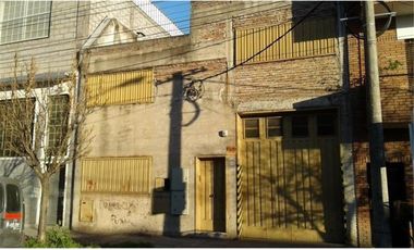 GALPÓN EN VENTA-CASEROS s/lote de  8x50 mts2.