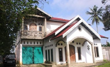 [1D013C] For Sale 8 Bedroom House 350m2 - Mendolo Darat Jambi