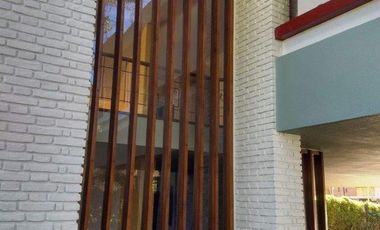 IMPORTANTE CHALET 6 AMBIENTES EN PINOS DE ANCHORENA