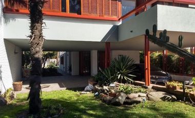 IMPORTANTE CHALET 6 AMBIENTES EN PINOS DE ANCHORENA