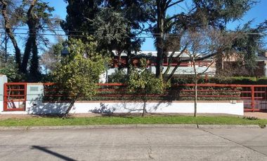 IMPORTANTE CHALET 6 AMBIENTES EN PINOS DE ANCHORENA