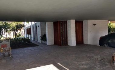 IMPORTANTE CHALET 6 AMBIENTES EN PINOS DE ANCHORENA