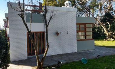 IMPORTANTE CHALET 6 AMBIENTES EN PINOS DE ANCHORENA