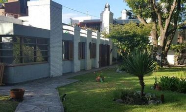 IMPORTANTE CHALET 6 AMBIENTES EN PINOS DE ANCHORENA