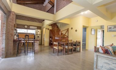 CASA 4 AMBIENTES QUINCHO BARRIO CERRADO JARDIN 2 LOTES