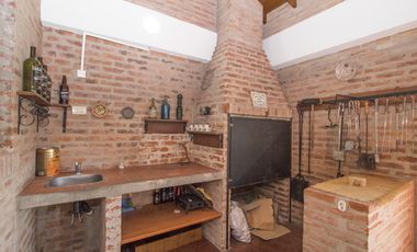 CASA 4 AMBIENTES QUINCHO BARRIO CERRADO JARDIN 2 LOTES