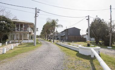 CASA 4 AMBIENTES QUINCHO BARRIO CERRADO JARDIN 2 LOTES