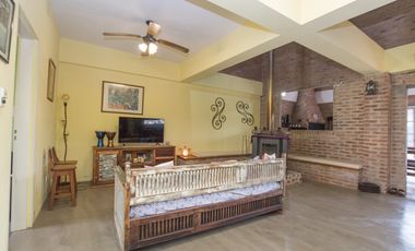CASA 4 AMBIENTES QUINCHO BARRIO CERRADO JARDIN 2 LOTES
