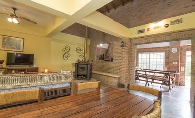 CASA 4 AMBIENTES QUINCHO BARRIO CERRADO JARDIN 2 LOTES