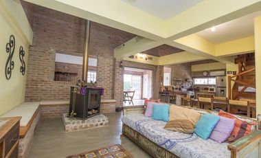 CASA 4 AMBIENTES QUINCHO BARRIO CERRADO JARDIN 2 LOTES