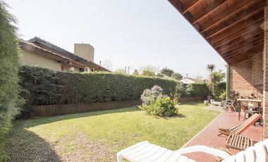 CASA 4 AMBIENTES QUINCHO BARRIO CERRADO JARDIN 2 LOTES