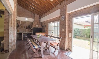 CASA 4 AMBIENTES QUINCHO BARRIO CERRADO JARDIN 2 LOTES