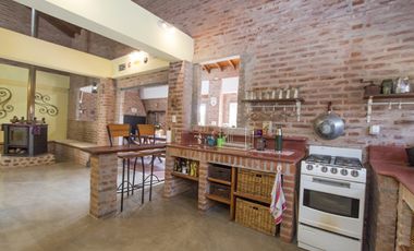 CASA 4 AMBIENTES QUINCHO BARRIO CERRADO JARDIN 2 LOTES
