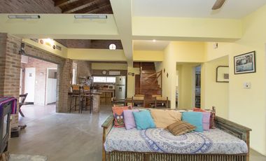 CASA 4 AMBIENTES QUINCHO BARRIO CERRADO JARDIN 2 LOTES