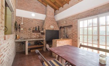 CASA 4 AMBIENTES QUINCHO BARRIO CERRADO JARDIN 2 LOTES