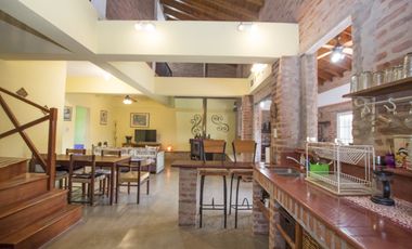 CASA 4 AMBIENTES QUINCHO BARRIO CERRADO JARDIN 2 LOTES