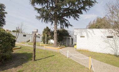 CASA 4 AMBIENTES QUINCHO BARRIO CERRADO JARDIN 2 LOTES