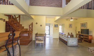CASA 4 AMBIENTES QUINCHO BARRIO CERRADO JARDIN 2 LOTES