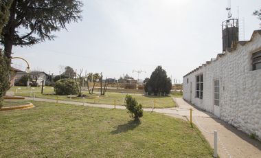 CASA 4 AMBIENTES QUINCHO BARRIO CERRADO JARDIN 2 LOTES