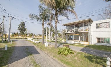 CASA 4 AMBIENTES QUINCHO BARRIO CERRADO JARDIN 2 LOTES