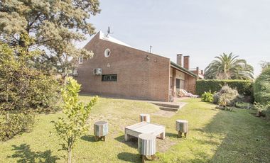CASA 4 AMBIENTES QUINCHO BARRIO CERRADO JARDIN 2 LOTES
