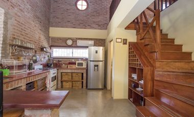 CASA 4 AMBIENTES QUINCHO BARRIO CERRADO JARDIN 2 LOTES