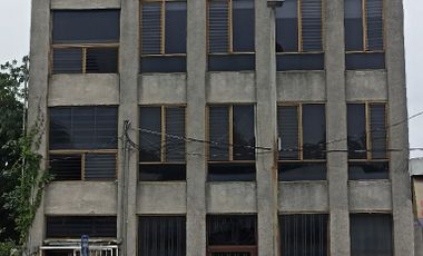 Edificio de oficinas con amplio local comercial en Tepic Nayarit