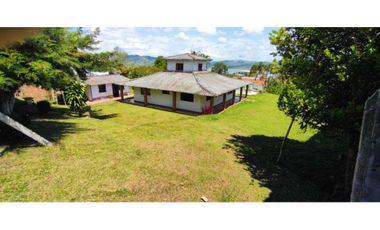 VENDO HERMOSA CASA CAMPESTRE EN EL - LAGO CALIMA