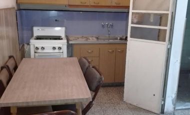 SE VENDE PH AL FRENTE 3 AMBIENTES A RECICLAR CON ENTRADA DE AUTO Y PATIO EN SAN JUSTO