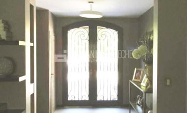 D. Esteche Realty&home,  casa neoclásica Ayres de Pilar