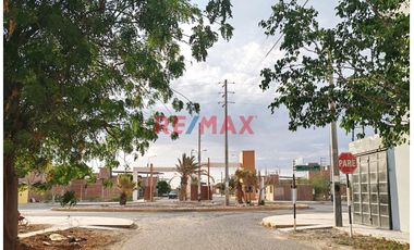 📍 UBICACIÓN:
El inmueble se encuentra ubicado en la 1era Etapa de la Urbanización La Planicie, Distrito 26 de Octubre, provincia de Piura. Cerca de l